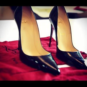 Louboutin So Kate 38.5